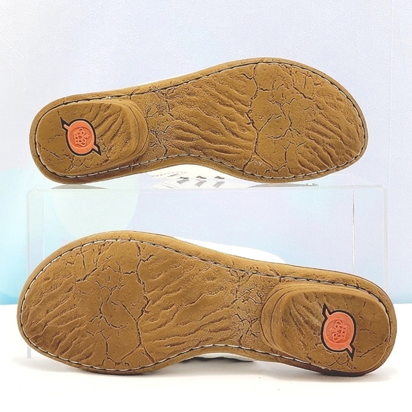 BORN – Sandal, leather upper & linings, white/gold tone, approx. 1”, size 8 - Picture 6 of 8